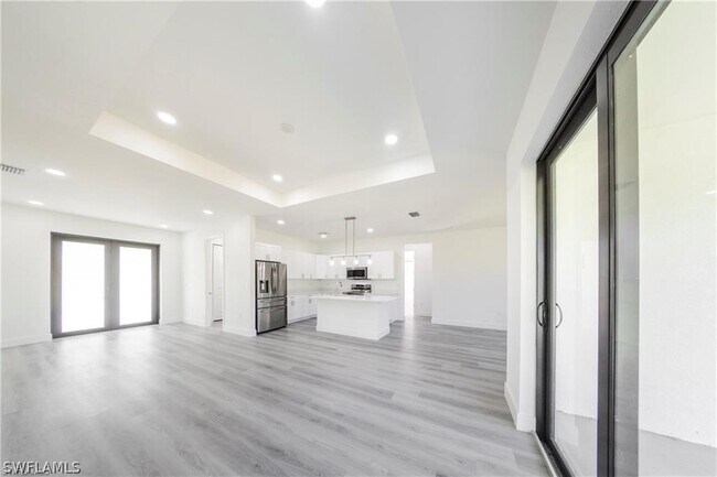 Building Photo - 714 Anaconda Ave S