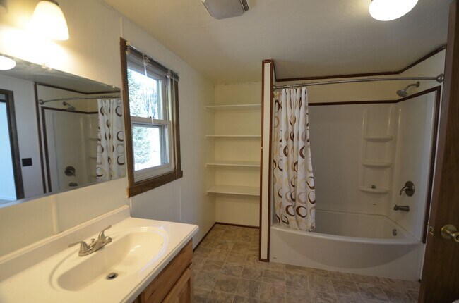 Building Photo - 1154 Straight Creek Dr