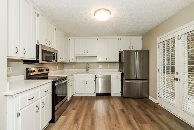 Building Photo - 1013 Summer Pl NW