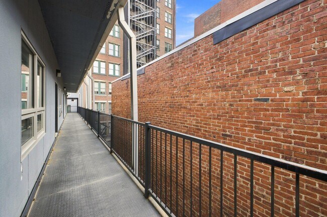 Building Photo - 160 N Wall St
