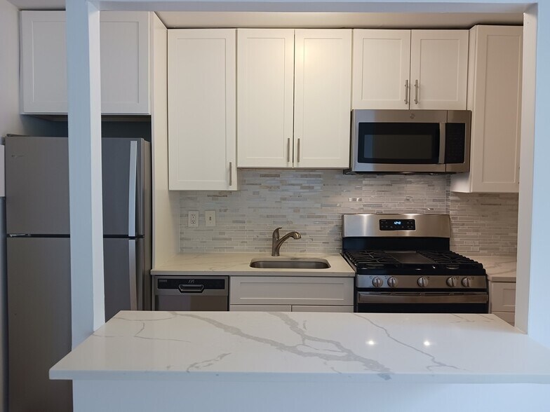 Primary Photo - 1260 21st St NW