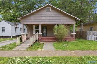 Building Photo - Single Family Home For Rent