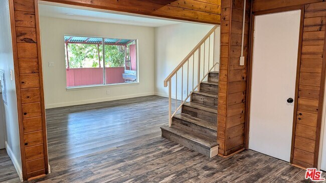 Building Photo - 7300 Lennox Ave