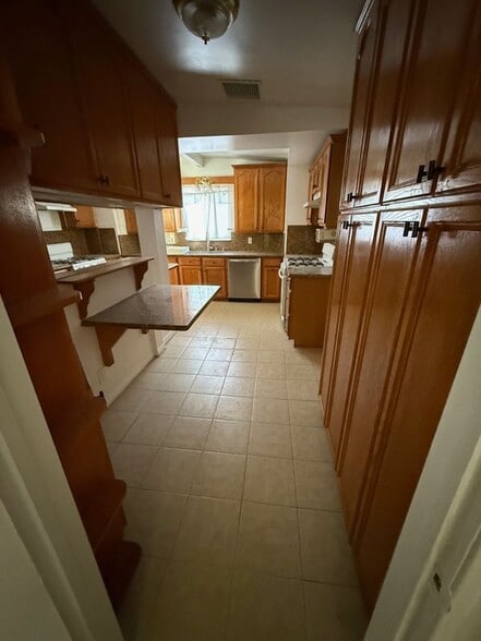 Building Photo - 19516 Stagg St