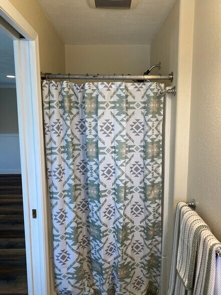 Building Photo - 1215 Shortridge St SE