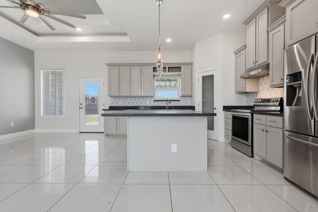 Building Photo - 16584 Barnes Ct