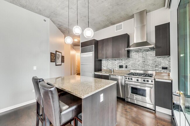 Building Photo - 600 N Fairbanks Ct