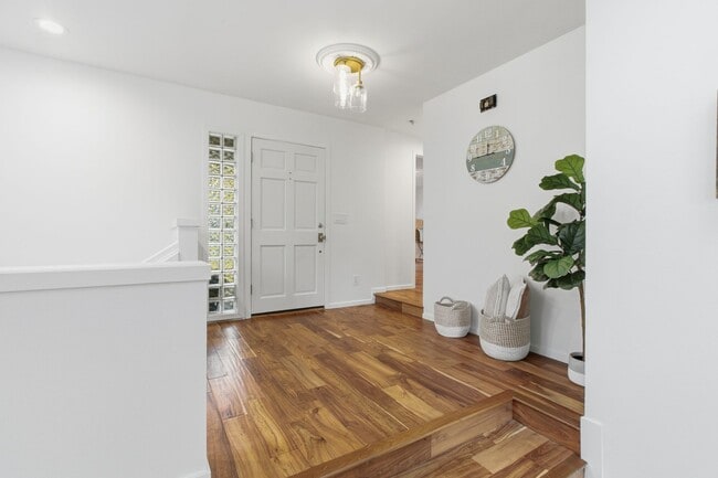 Building Photo - Charming Home in the Heart of Gig Harbor