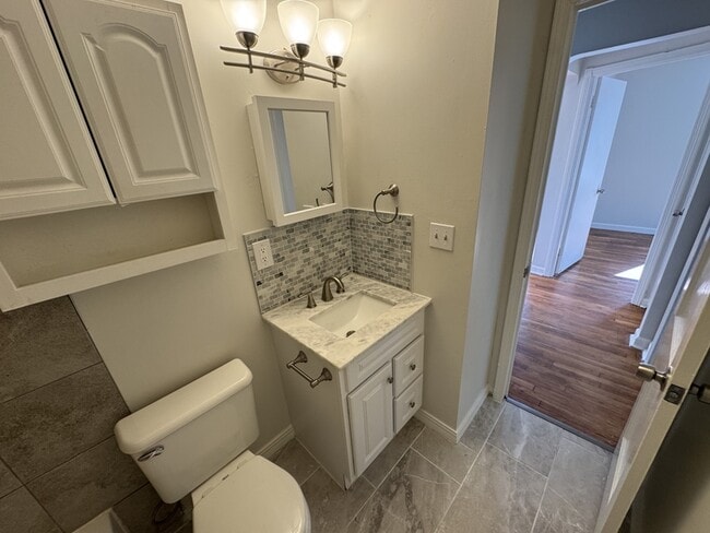 Building Photo - 13506 Bennington Ave