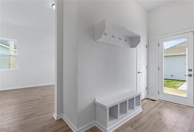 Building Photo - 2044 Bellefontaine St