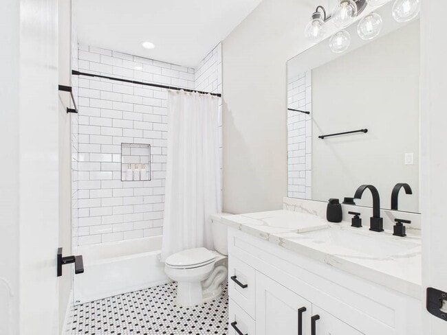 Building Photo - 6310 Norland St