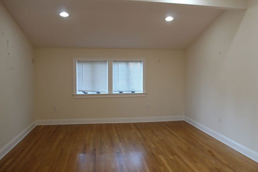 Building Photo - 58 Mahopac Ave