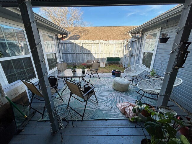 Building Photo - 808 Kalanchoe Ct