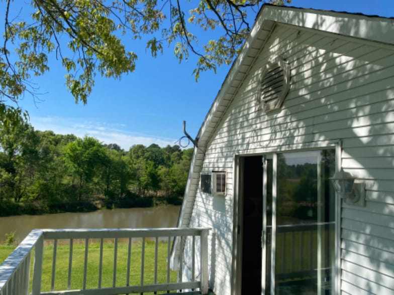 Building Photo - 135 Charity Ln