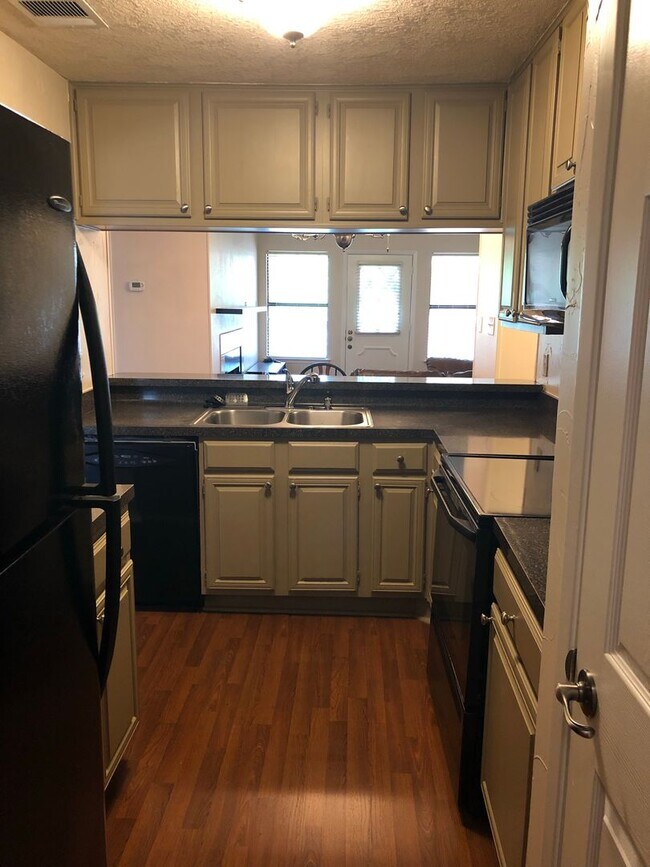 Building Photo - UT PRE-LEASE: 2 BR / 2 BA - Top Floor Unit...