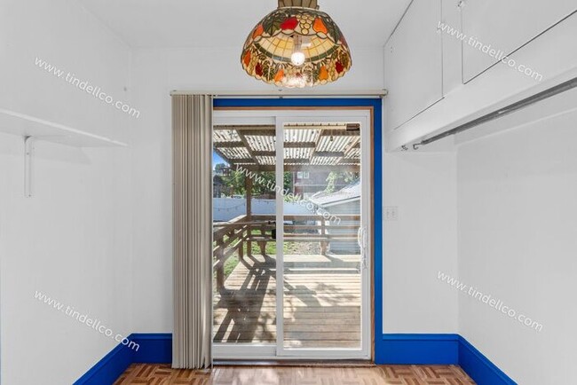 Building Photo - Charming 2-Bedroom + Bonus in University P...