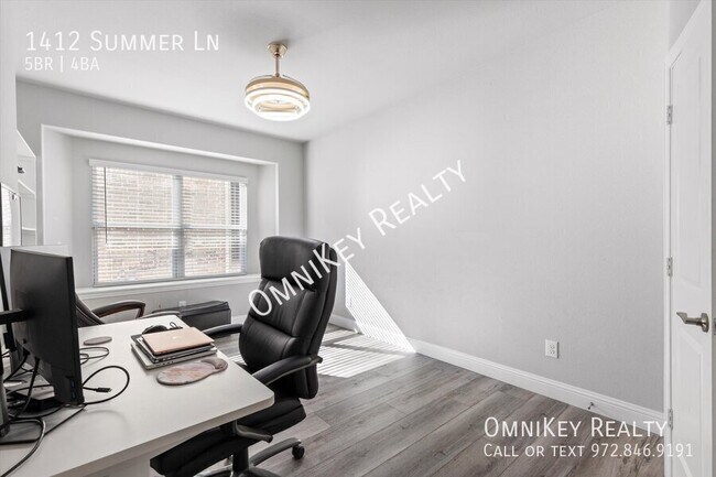 Building Photo - 1412 Summer Ln