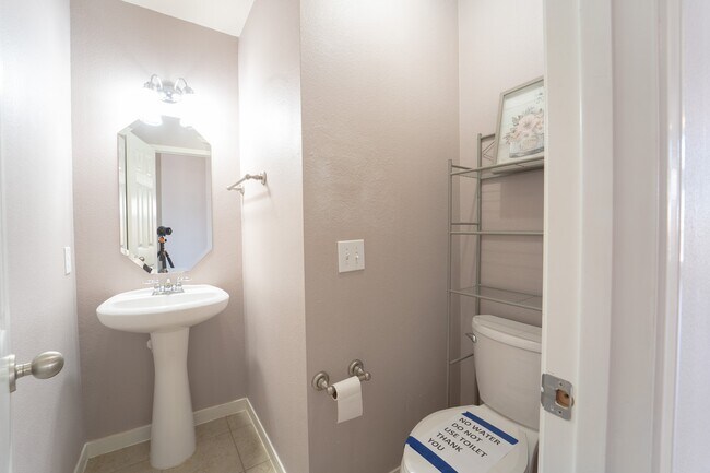 Building Photo - 2910 Sandleigh Dr