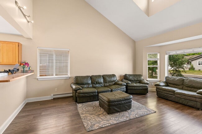Building Photo - 306 Golden Valley Dr