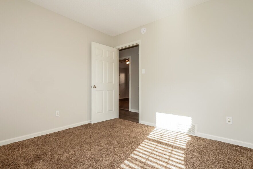 Building Photo - 10104 Cross Hill Dr