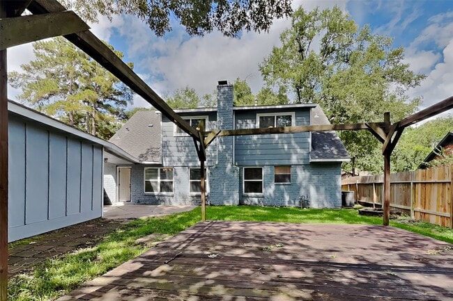 Building Photo - 3238 Three Pines Dr
