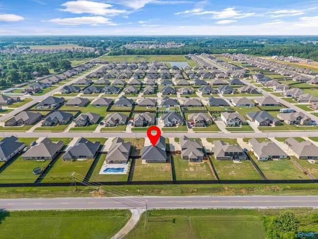 Building Photo - 17050 Stonegate Dr