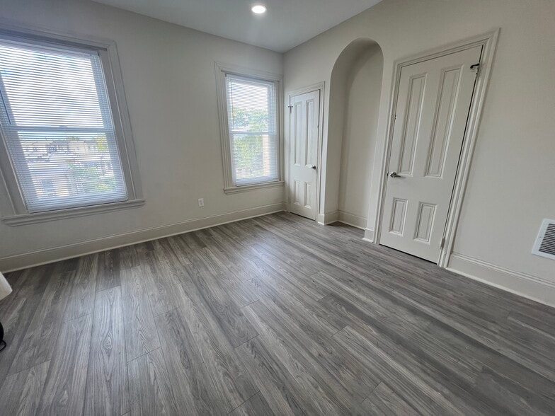 Building Photo - 1725 N 27th St