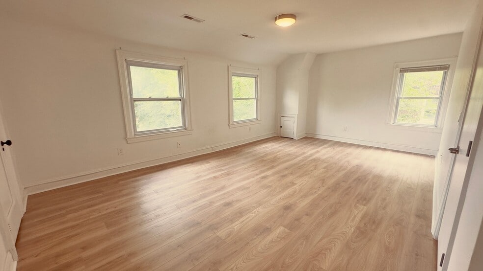 Building Photo - 2434 Overlook Rd