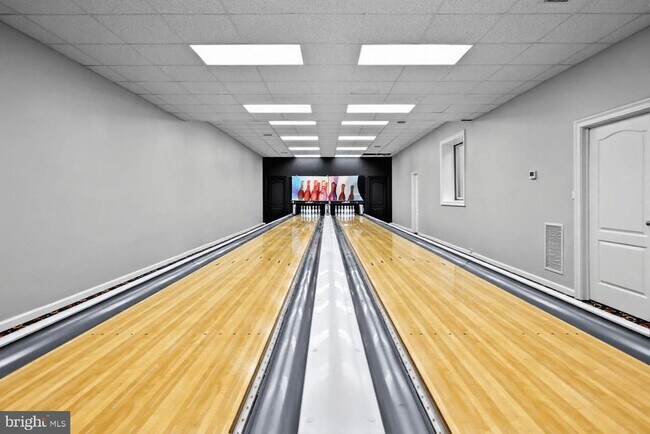 Building Photo - 636 S New York Rd