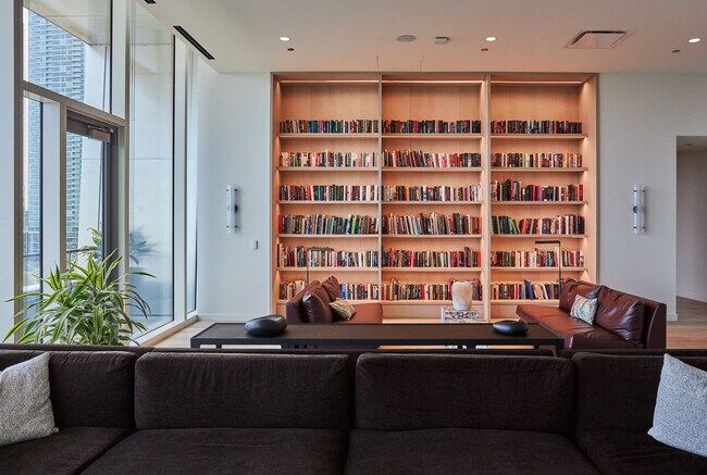 Building Photo - 1006 S Michigan Ave