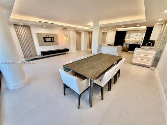 Building Photo - 900 Bay Dr