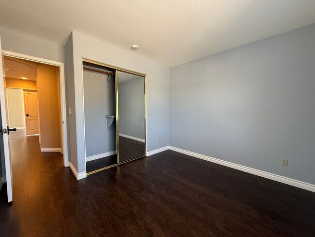 Building Photo - 216 Richmond Park Pl