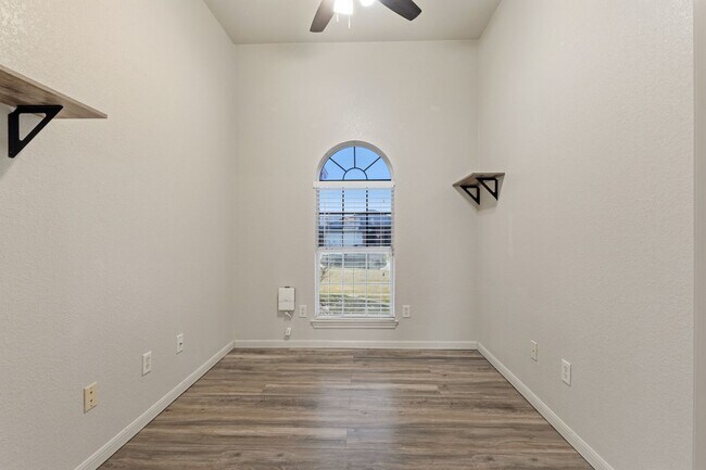 Building Photo - 3 Bedrooms, 2.5 Bath, 2 Car Garage, with private office conveniently located to multiple Fort Hoo...