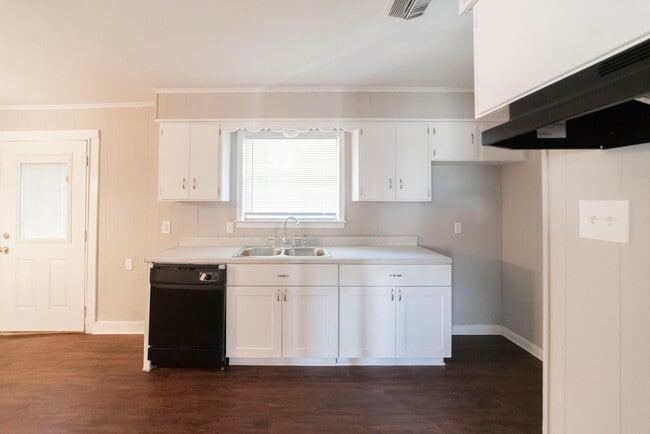 Building Photo - 3109 Christine Rd