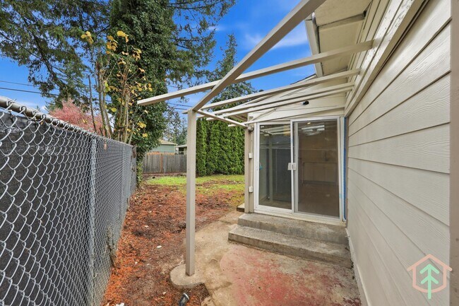 Building Photo - 2004 SE 143rd Ave