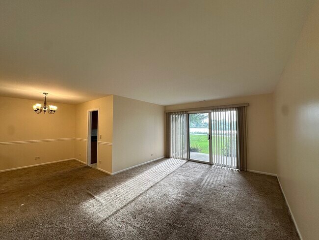 Building Photo - 1304 N Streamwood Ln
