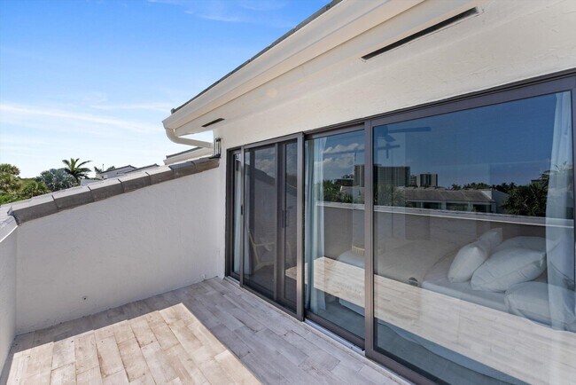 Building Photo - 1013 Bel Air Dr