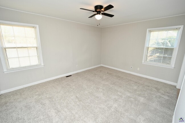 Building Photo - 467 SR 96