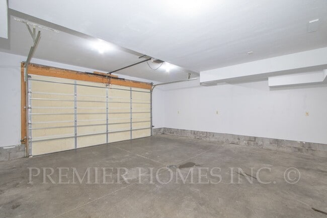 Building Photo - 3812 Root Ave NE