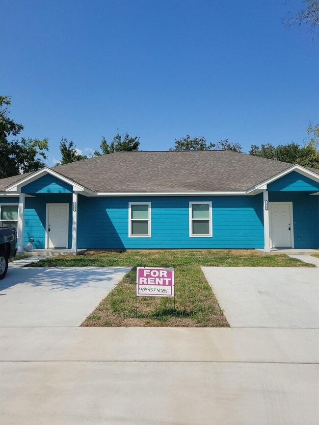 Building Photo - 2107 24th St N