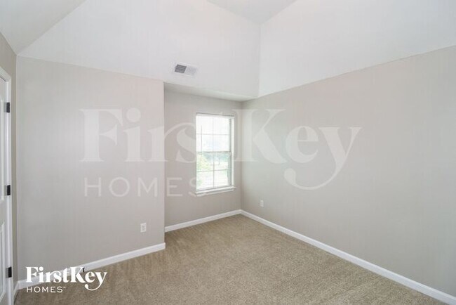 Building Photo - 25 Garden Springs Dr