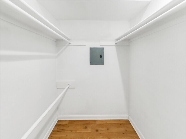 Building Photo - 10075 Westpark Dr