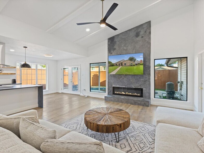 Building Photo - 3404 Newkirk Dr