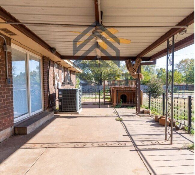 Building Photo - Cute 4 bedroom House