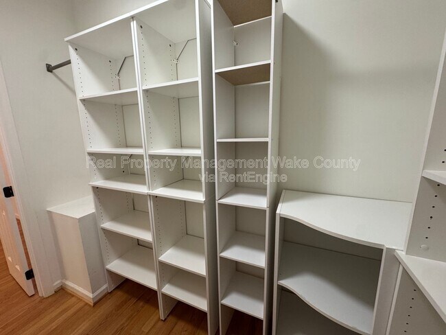 Building Photo - 3018 Medlin Dr