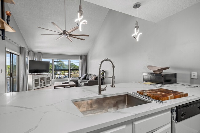 Building Photo - 300 Yacht Club Dr