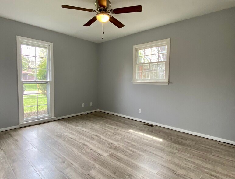 Building Photo - 9505 Tiverton Way