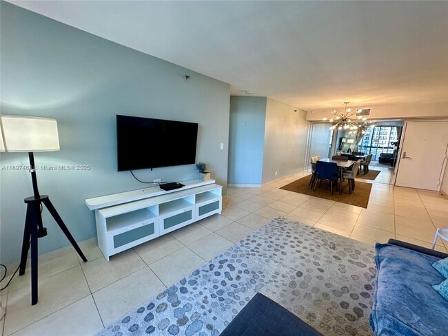 Building Photo - 3600 Mystic Pointe Dr