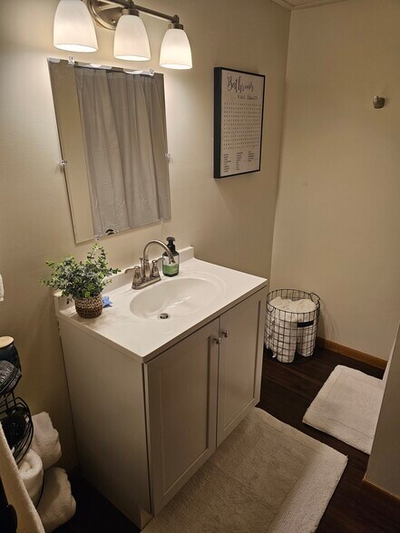 Building Photo - 1006 Oak St