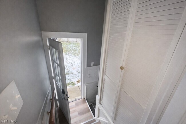 Building Photo - 7014 Thornton Dr